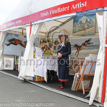 Trish Findlater Artist at Punchestown - FT8E4323