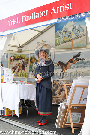 Trish Findlater Artist at Punchestown - FT8E4324