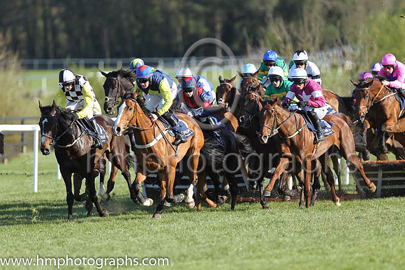 06th No Secrets ( 9 , black and white check, yellow sleeves ) and D.F. O'Regan - Trainer : A.J.Martin - Owner : Malcolm C.Denmark