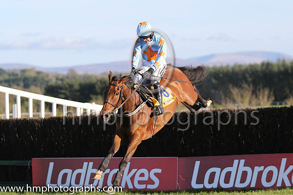 01st Un De Sceaux (FR) ( 6 , light blue, orange star ) and R. Walsh - Trainer : W.P. Mullins - Owner : Edward O'Connell