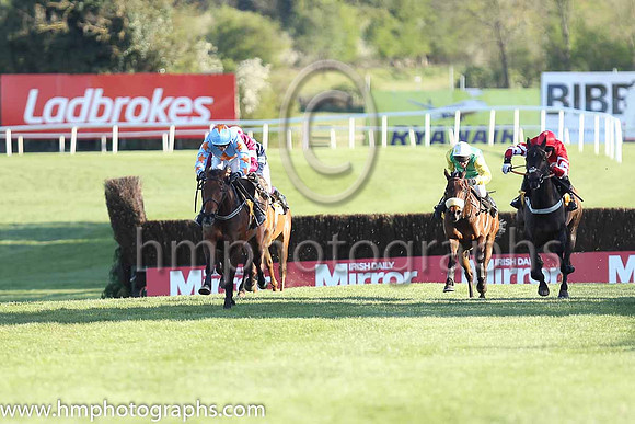 01st Un De Sceaux (FR) ( 6 , light blue, orange star ) and R. Walsh - Trainer : W.P. Mullins - Owner : Edward O'Connell