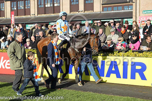 01st Un De Sceaux (FR) ( 6 , light blue, orange star ) and R. Walsh - Trainer : W.P. Mullins - Owner : Edward O'Connell