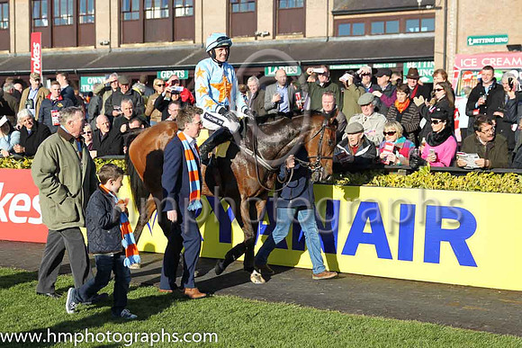 01st Un De Sceaux (FR) ( 6 , light blue, orange star ) and R. Walsh - Trainer : W.P. Mullins - Owner : Edward O'Connell