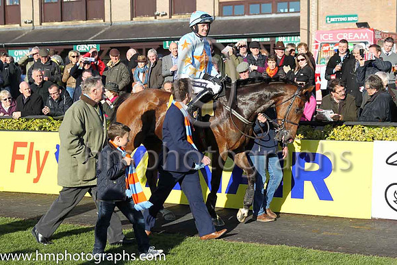 01st Un De Sceaux (FR) ( 6 , light blue, orange star ) and R. Walsh - Trainer : W.P. Mullins - Owner : Edward O'Connell
