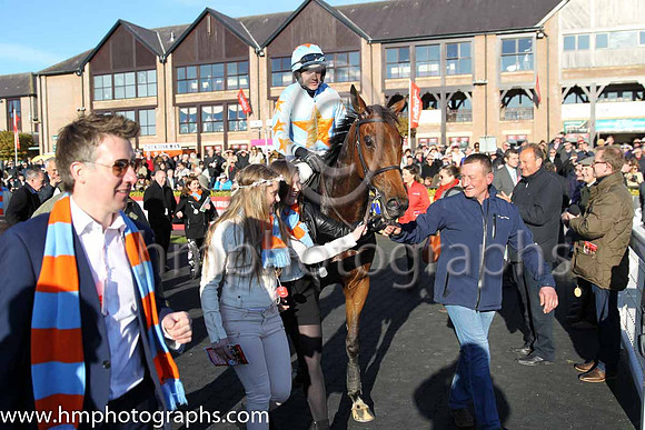 01st Un De Sceaux (FR) ( 6 , light blue, orange star ) and R. Walsh - Trainer : W.P. Mullins - Owner : Edward O'Connell