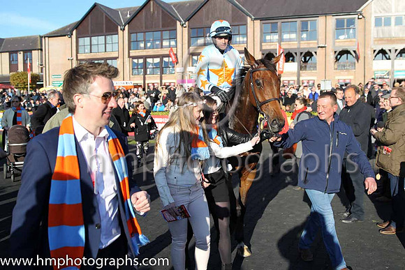 01st Un De Sceaux (FR) ( 6 , light blue, orange star ) and R. Walsh - Trainer : W.P. Mullins - Owner : Edward O'Connell