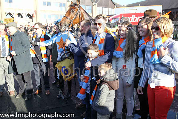 01st Un De Sceaux (FR) ( 6 , light blue, orange star ) and R. Walsh - Trainer : W.P. Mullins - Owner : Edward O'Connell