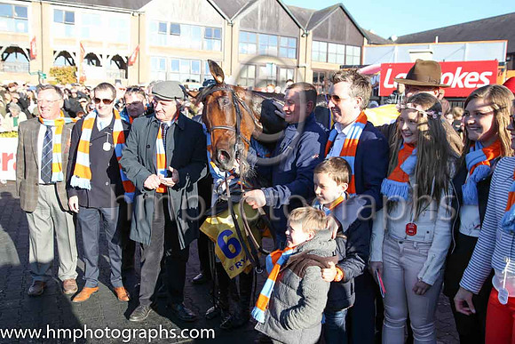 01st Un De Sceaux (FR) ( 6 , light blue, orange star ) and R. Walsh - Trainer : W.P. Mullins - Owner : Edward O'Connell
