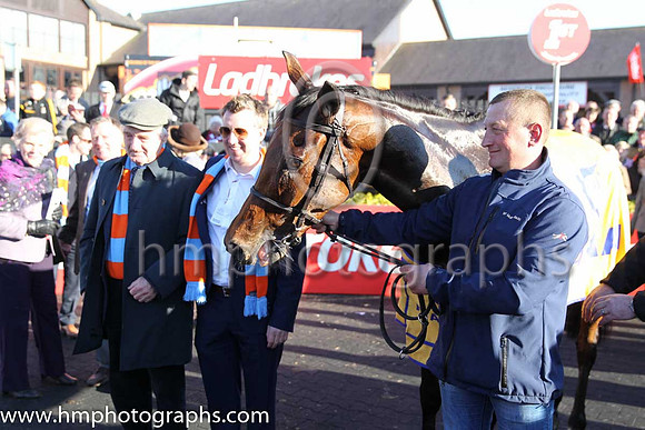 01st Un De Sceaux (FR) ( 6 , light blue, orange star ) and R. Walsh - Trainer : W.P. Mullins - Owner : Edward O'Connell