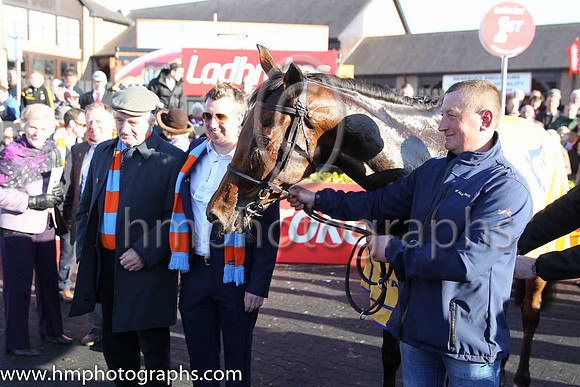 01st Un De Sceaux (FR) ( 6 , light blue, orange star ) and R. Walsh - Trainer : W.P. Mullins - Owner : Edward O'Connell