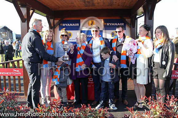 01st Un De Sceaux (FR) ( 6 , light blue, orange star ) and R. Walsh - Trainer : W.P. Mullins - Owner : Edward O'Connell