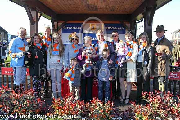 01st Un De Sceaux (FR) ( 6 , light blue, orange star ) and R. Walsh - Trainer : W.P. Mullins - Owner : Edward O'Connell