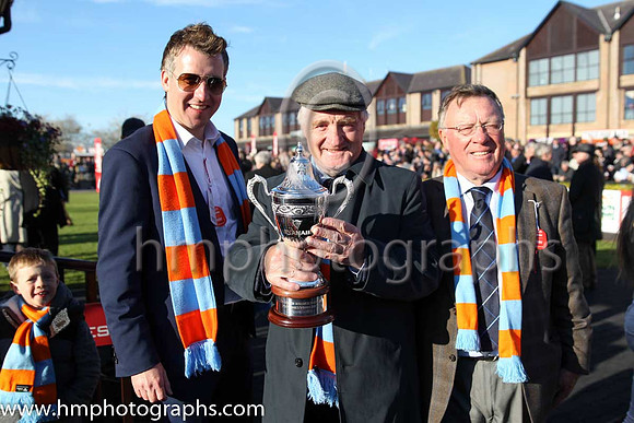 01st Un De Sceaux (FR) ( 6 , light blue, orange star ) and R. Walsh - Trainer : W.P. Mullins - Owner : Edward O'Connell
