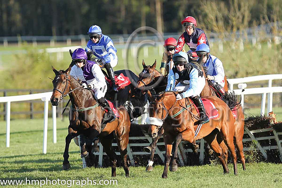07th Annamatopoeia ( 4 , black, three white spots ) and B.O. Walsh (7) - Trainer : Brian Jordan - Owner : Richard Eustace