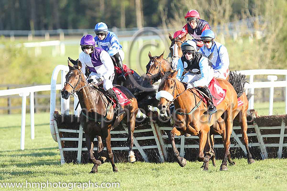 07th Annamatopoeia ( 4 , black, three white spots ) and B.O. Walsh (7) - Trainer : Brian Jordan - Owner : Richard Eustace