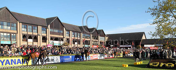 06th Hannah's Princess ( 6 , maroon, pink sleeves ) and G. Sheehan - Trainer : Warren Greatrex (in GB) - Owner : Swanee River Partnership
