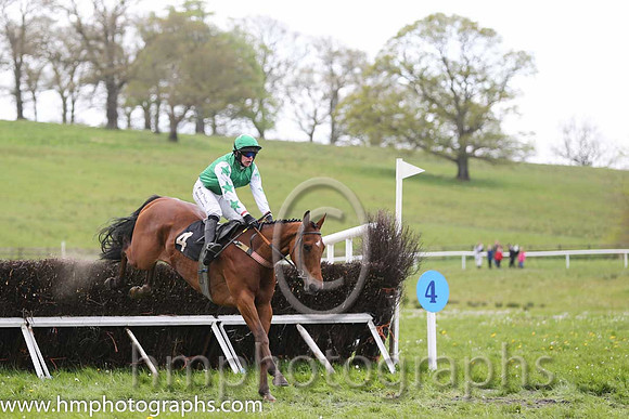 01st Bun Doran ( 4 ) and S Fitzgerald - Trainer : Michael Goff - green