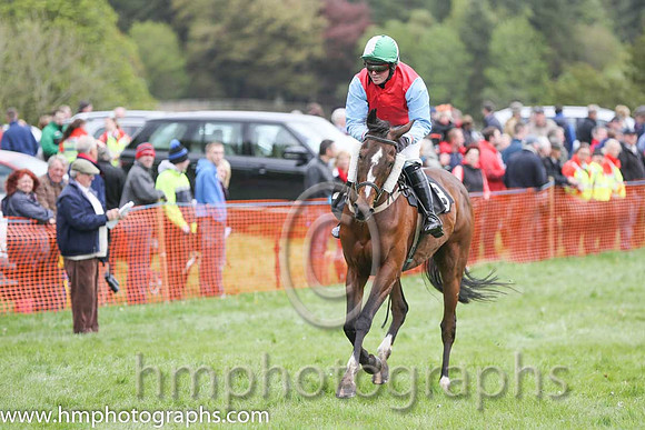 01st Tamacilla ( 8 ) and J Cresswell - Trainer : Brian W Dougan - red, blue sleeves