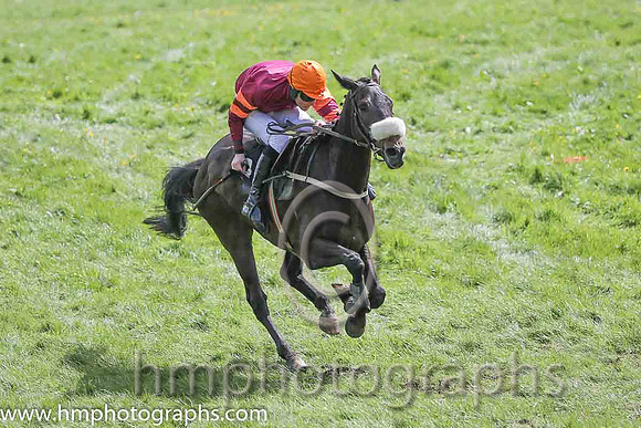 01st Bringerofthedawn ( 3 ) and B Browne - Trainer : D Broad - wine, wine and orange hooped sleeves
