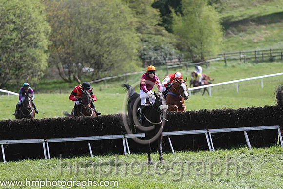 01st Bringerofthedawn ( 3 ) and B Browne - Trainer : D Broad - wine, wine and orange hooped sleeves
