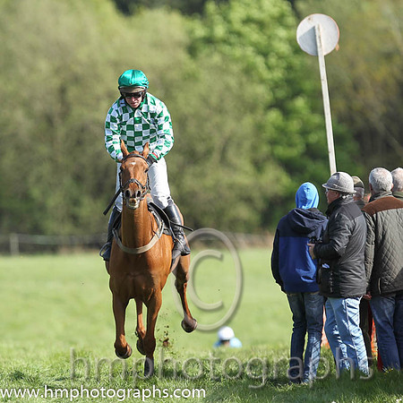 01st Tareesh Lane ( 8 ) and N McParlan - Trainer : Sean McParlan - green and white check
