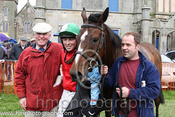 01st Tamacilla ( 8 ) and J Cresswell - Trainer : Brian W Dougan - red, blue sleeves