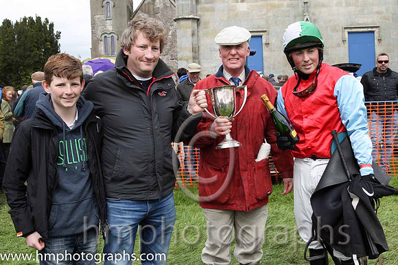 01st Tamacilla ( 8 ) and J Cresswell - Trainer : Brian W Dougan - red, blue sleeves
