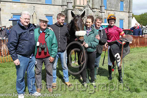 01st Bringerofthedawn ( 3 ) and B Browne - Trainer : D Broad - wine, wine and orange hooped sleeves