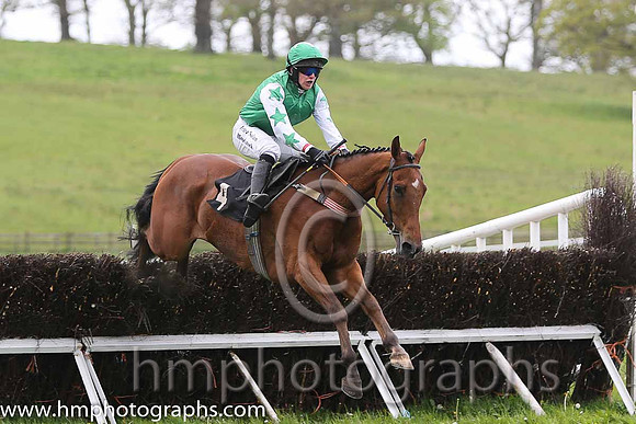01st Bun Doran ( 4 ) and S Fitzgerald - Trainer : Michael Goff - green