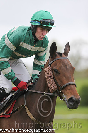 03rd Scarva's Cindy ( 4 ) and H Dunne - Trainer : Marshall Watson - green and buff hoops