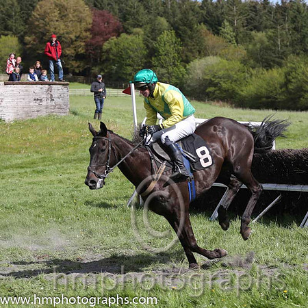 01st Mr Bolt ( 8 ) and N McParlan - Trainer : Sean McParlan - green and yellow diabolo