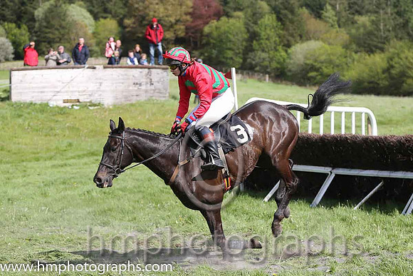 04th Tiernan's Terror ( 3 ) and Ms S Larkin - Trainer : Nessa Toher - red, emerald green chevrons