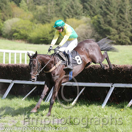 01st Mr Bolt ( 8 ) and N McParlan - Trainer : Sean McParlan - green and yellow diabolo