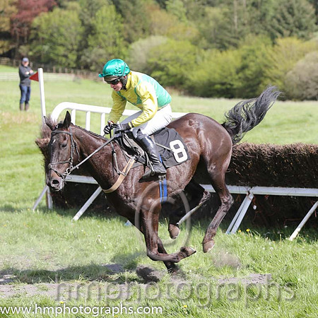 01st Mr Bolt ( 8 ) and N McParlan - Trainer : Sean McParlan - green and yellow diabolo