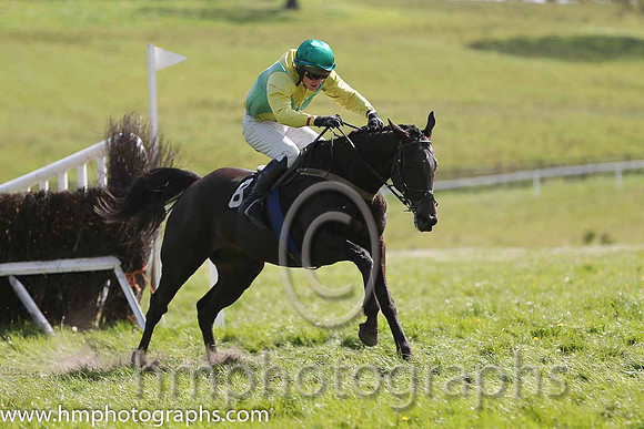 01st Mr Bolt ( 8 ) and N McParlan - Trainer : Sean McParlan - green and yellow diabolo