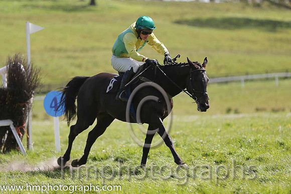 01st Mr Bolt ( 8 ) and N McParlan - Trainer : Sean McParlan - green and yellow diabolo