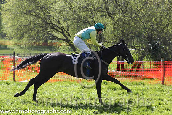 01st Mr Bolt ( 8 ) and N McParlan - Trainer : Sean McParlan - green and yellow diabolo