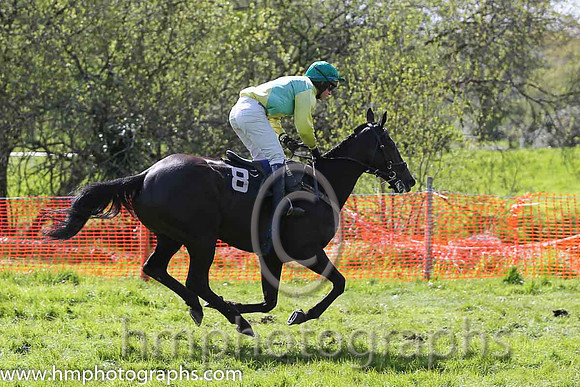 01st Mr Bolt ( 8 ) and N McParlan - Trainer : Sean McParlan - green and yellow diabolo