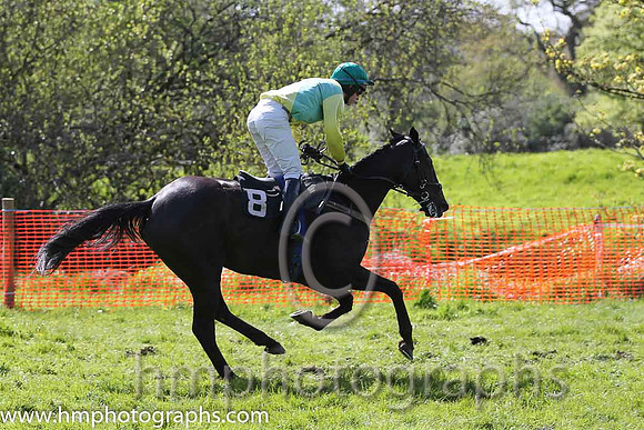 01st Mr Bolt ( 8 ) and N McParlan - Trainer : Sean McParlan - green and yellow diabolo