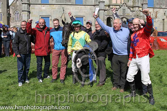 01st Mr Bolt ( 8 ) and N McParlan - Trainer : Sean McParlan - green and yellow diabolo