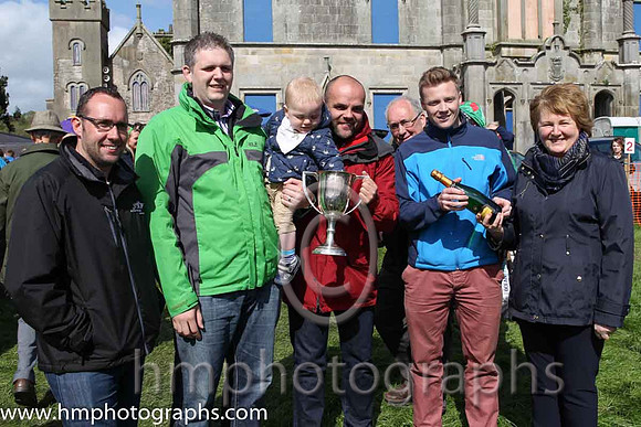 01st Mr Bolt ( 8 ) and N McParlan - Trainer : Sean McParlan - green and yellow diabolo