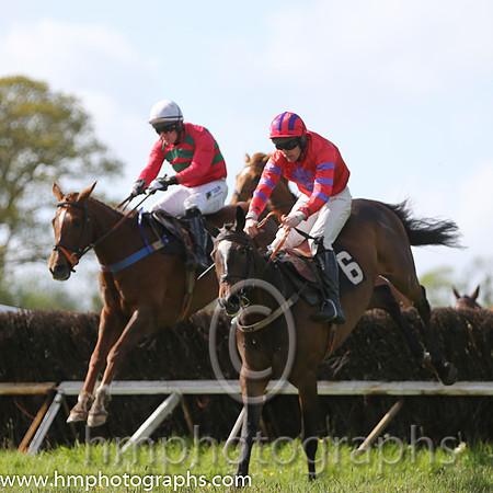 09th PU Looks Like Sonia ( 6 ) and A Murphy - Trainer : Kevin Rooney - white, yellow stripe