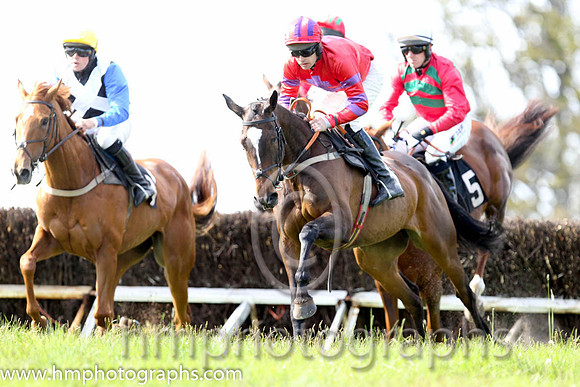 01st Without Wings ( 6 ) and M J O'Hare - Trainer : Liam Lennon - red, purple cross