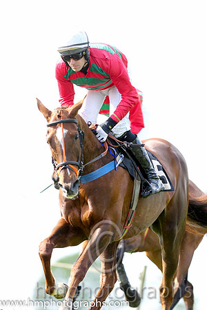 02nd Maple Mons ( 5 ) and B O'Neill - Trainer : D M Christie - red and green chevrons