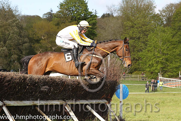 09th PU Looks Like Sonia ( 6 ) and A Murphy - Trainer : Kevin Rooney - white, yellow stripe