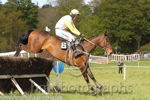 09th PU Looks Like Sonia ( 6 ) and A Murphy - Trainer : Kevin Rooney - white, yellow stripe