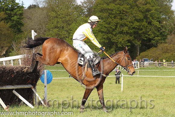 09th PU Looks Like Sonia ( 6 ) and A Murphy - Trainer : Kevin Rooney - white, yellow stripe