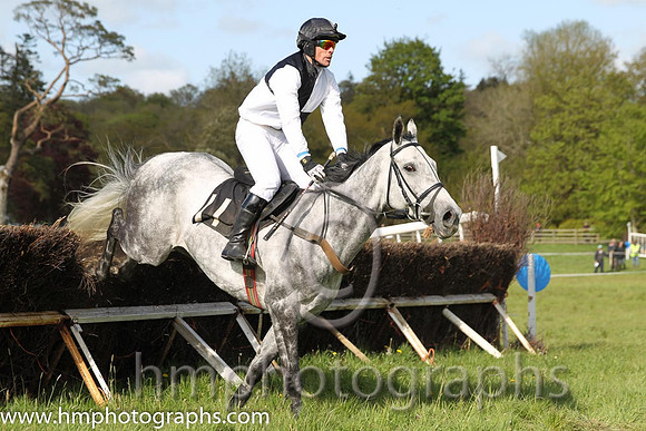 07th PU Tobin Frost ( 11 ) and A Wells - Trainer : Robert J Gault - white and black qtrd, white sleeves, black cap