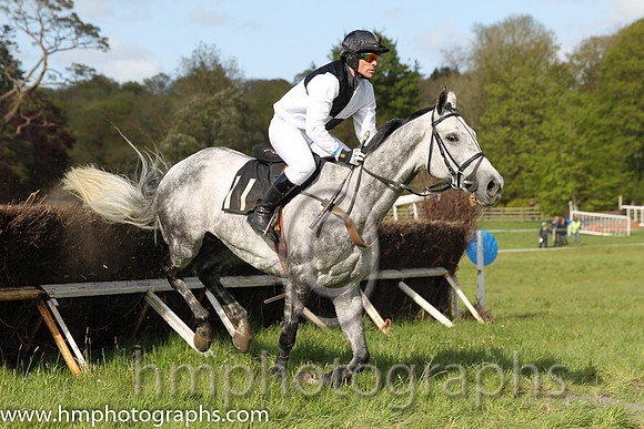 07th PU Tobin Frost ( 11 ) and A Wells - Trainer : Robert J Gault - white and black qtrd, white sleeves, black cap