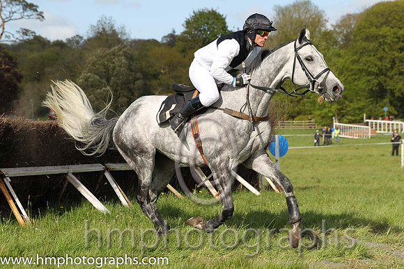 07th PU Tobin Frost ( 11 ) and A Wells - Trainer : Robert J Gault - white and black qtrd, white sleeves, black cap